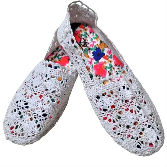 Bobbie Brooks Crochet Canvas Sandal Flats - Picture 1 of 9
